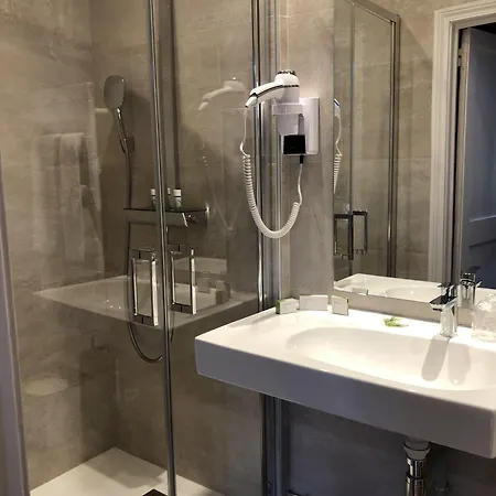 La Fleurie Hotel