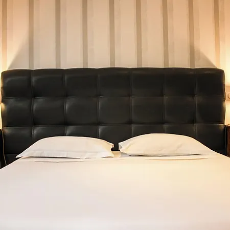 La Fleurie Hotel